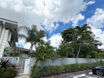 1423 Holly Heights Dr