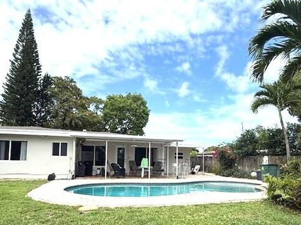 3560 Lloyd Drive, Oakland Park FL 33309