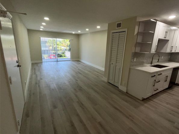 6407 Bay Club Drive 3, Fort Lauderdale FL 33308