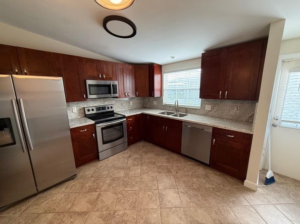 8550 SW 23rd Pl, Davie FL 33324