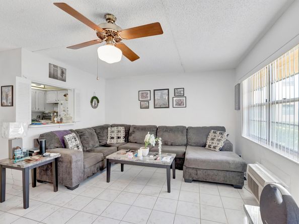 210 Chatham K, West Palm Beach FL 33417