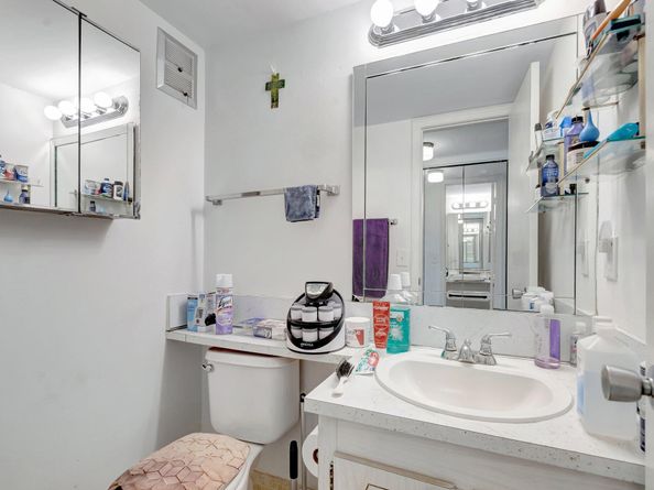 210 Chatham K, West Palm Beach FL 33417