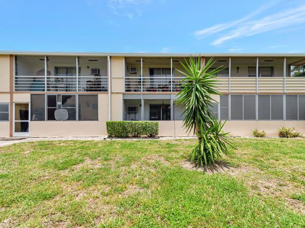 210 Chatham K, West Palm Beach FL 33417