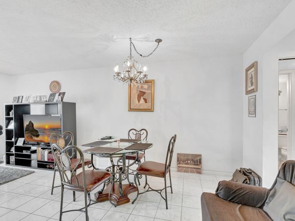 210 Chatham K, West Palm Beach FL 33417