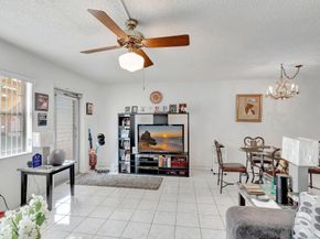 210 Chatham K, West Palm Beach FL 33417