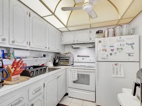 210 Chatham K, West Palm Beach FL 33417