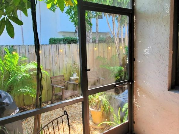 817 SE 12th Ct 1, Fort Lauderdale FL 33316