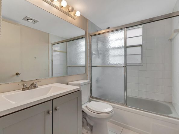 393 Fanshaw J, Boca Raton FL 33434