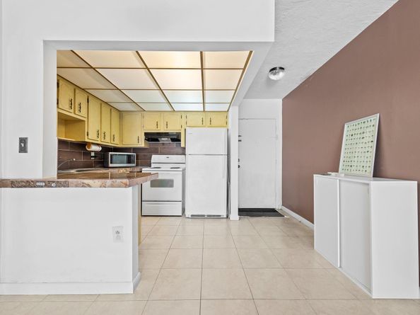 7100 NW 17th St 218, Plantation FL 33313