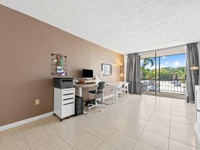 7100 NW 17th St 218, Plantation FL 33313