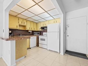 7100 NW 17th St 218, Plantation FL 33313