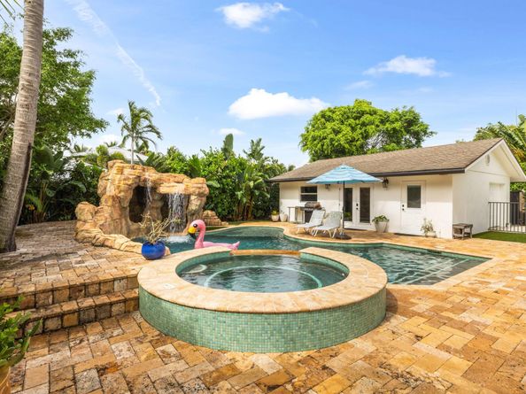 310 Edgewood Drive N, West Palm Beach FL 33405