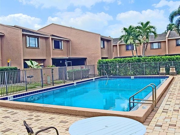 139 Sparrow Dr 4B, Royal Palm Beach FL 33411