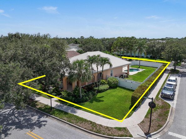 2584 E Community Drive, Jupiter FL 33458