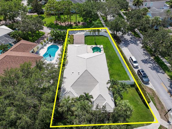 2584 E Community Drive, Jupiter FL 33458