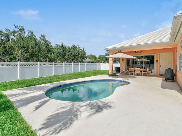 2584 E Community Drive, Jupiter FL 33458