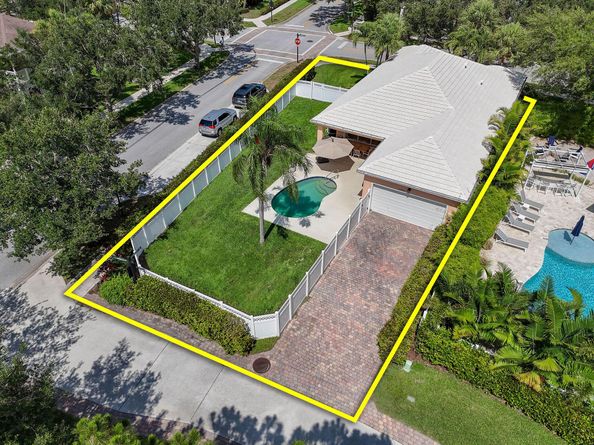 2584 E Community Drive, Jupiter FL 33458
