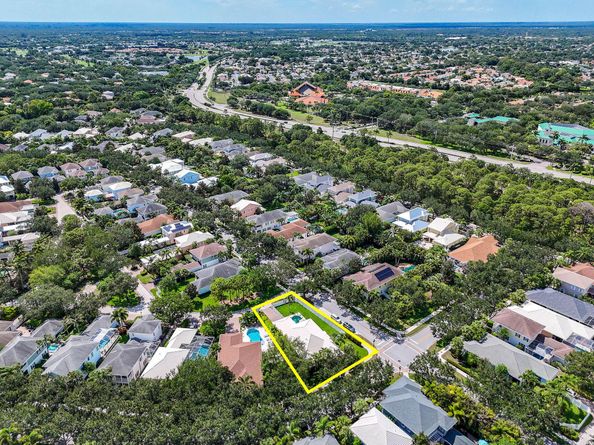 2584 E Community Drive, Jupiter FL 33458