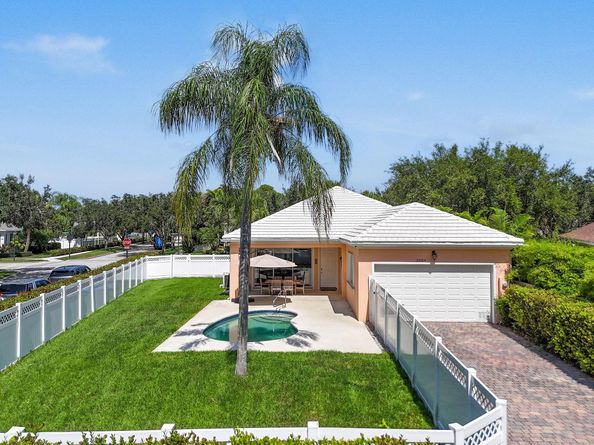 2584 E Community Drive, Jupiter FL 33458