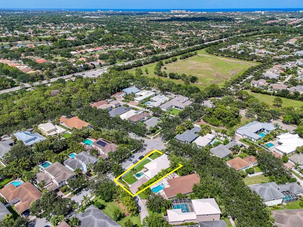 2584 E Community Drive, Jupiter FL 33458