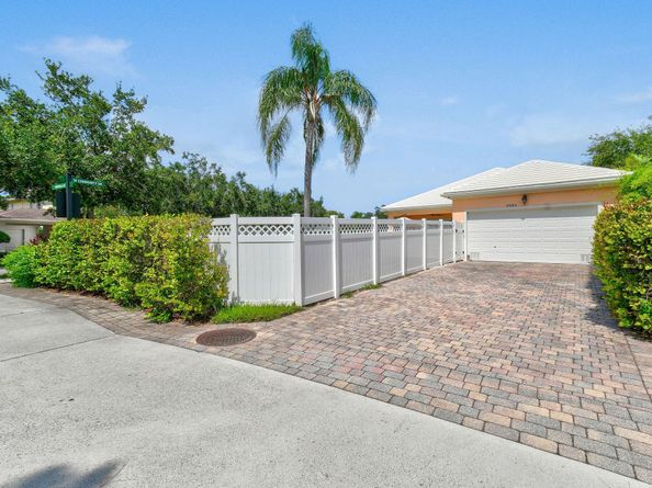 2584 E Community Drive, Jupiter FL 33458