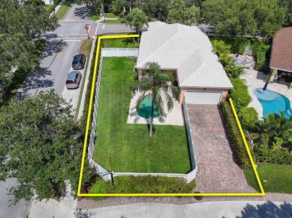 2584 E Community Drive, Jupiter FL 33458