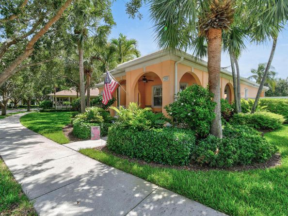 2584 E Community Drive, Jupiter FL 33458