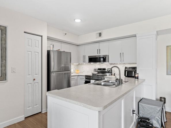 127 Yacht Club Way 208, Hypoluxo FL 33462