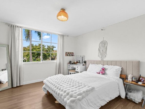 127 Yacht Club Way 208, Hypoluxo FL 33462