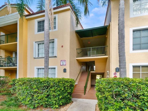127 Yacht Club Way 208, Hypoluxo FL 33462