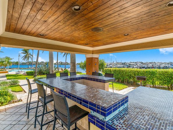 127 Yacht Club Way 208, Hypoluxo FL 33462