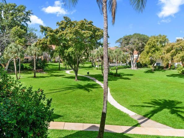 127 Yacht Club Way 208, Hypoluxo FL 33462