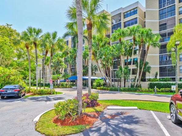 16300 Golf Club Rd 719, Weston FL 33326