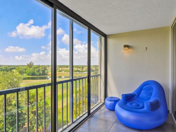 16300 Golf Club Rd 719, Weston FL 33326