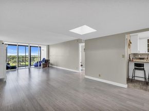 16300 Golf Club Rd 719, Weston FL 33326
