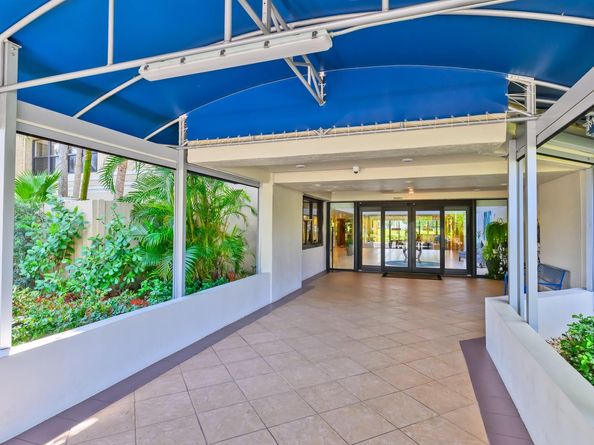 16300 Golf Club Rd 719, Weston FL 33326