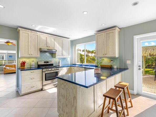 338 Taylor St, Hollywood FL 33019