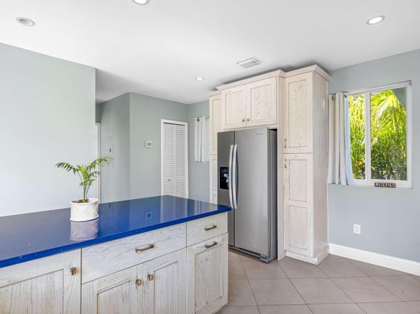 338 Taylor St, Hollywood FL 33019