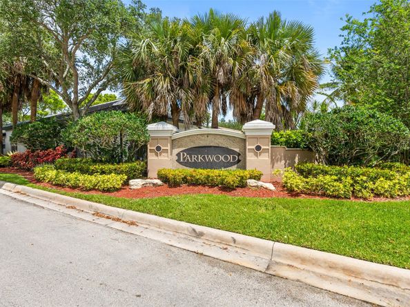 5374 NW 57th Ave, Coral Springs FL 33067