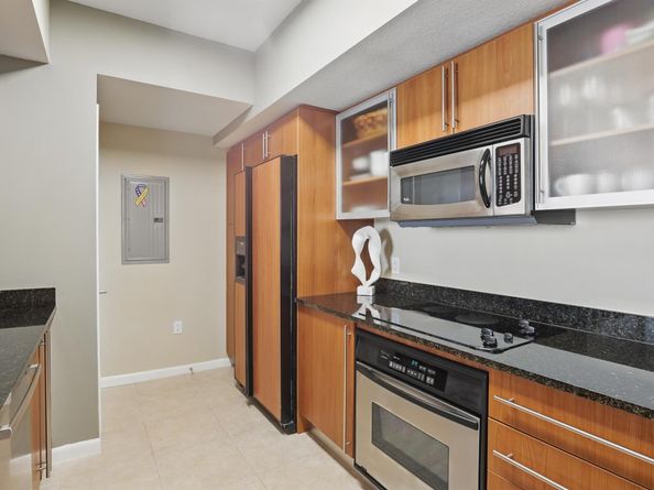 1551 N Flagler Drive 1403, West Palm Beach FL 33401