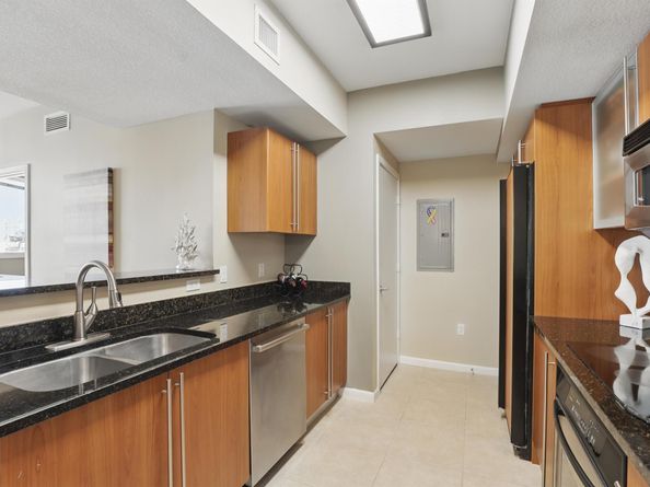 1551 N Flagler Drive 1403, West Palm Beach FL 33401