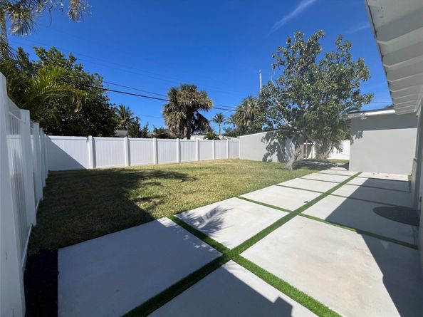355 Maddock St, West Palm Beach FL 33405