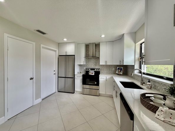 9890 Pecan Tree Drive B, Boynton Beach FL 33436