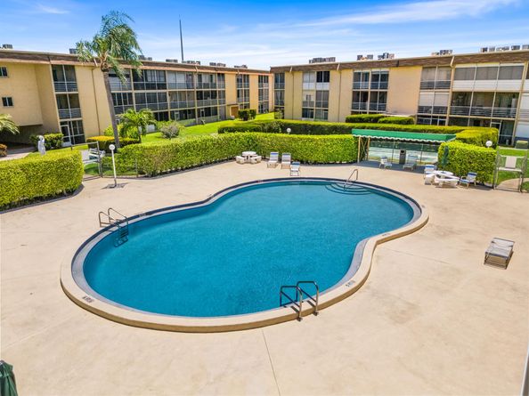 500 Village Green Circle 311, Palm Springs FL 33461