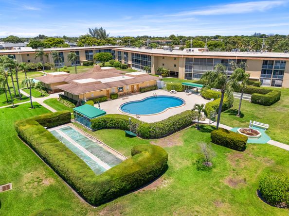 500 Village Green Circle 311, Palm Springs FL 33461