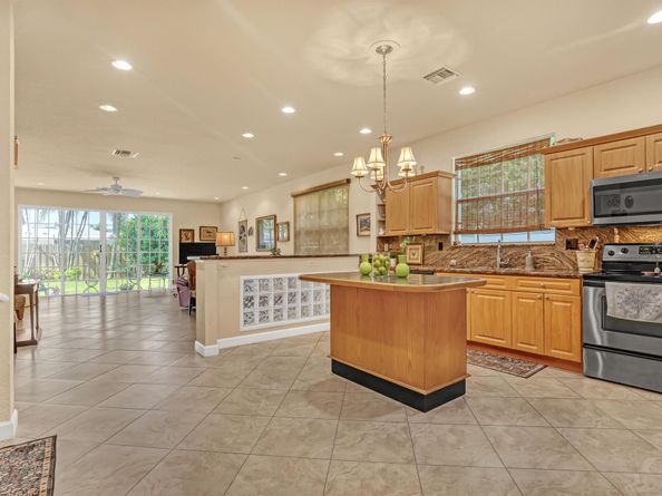 2560 NE 11th Street, Pompano Beach FL 33062