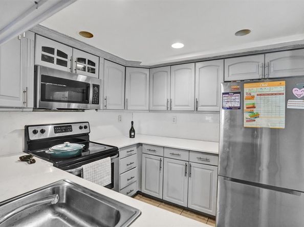 20065 NE 3rd Ct 5, Miami FL 33179