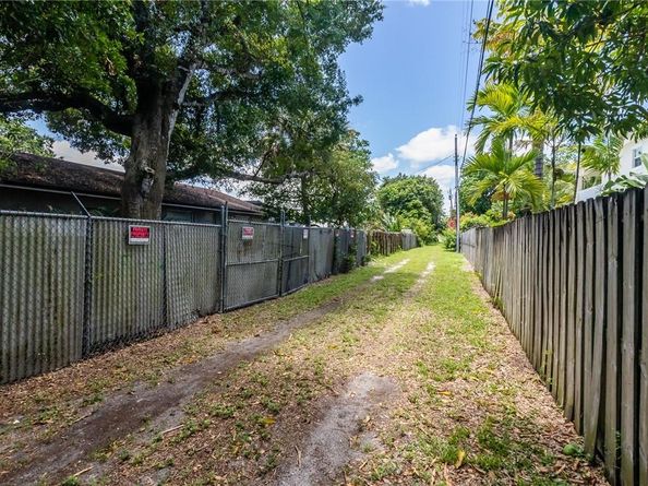 801 SW 18th St, Fort Lauderdale FL 33315