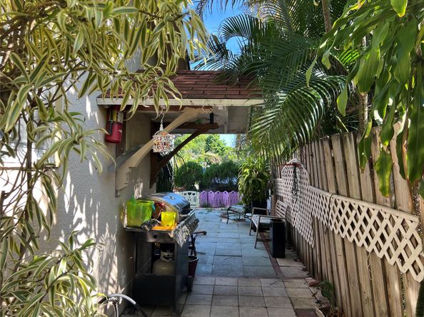 1719 S Hayes St, Hollywood FL 33020