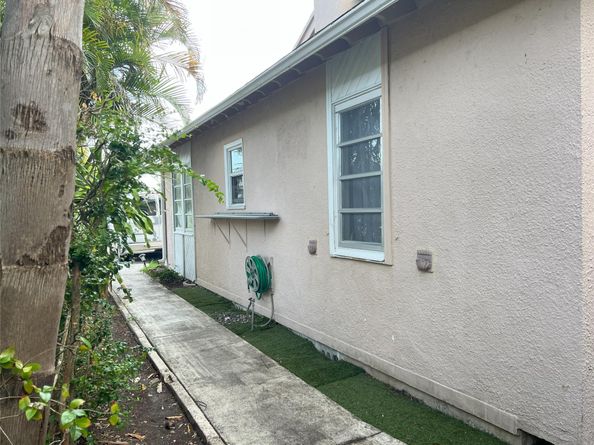 1719 S Hayes St, Hollywood FL 33020